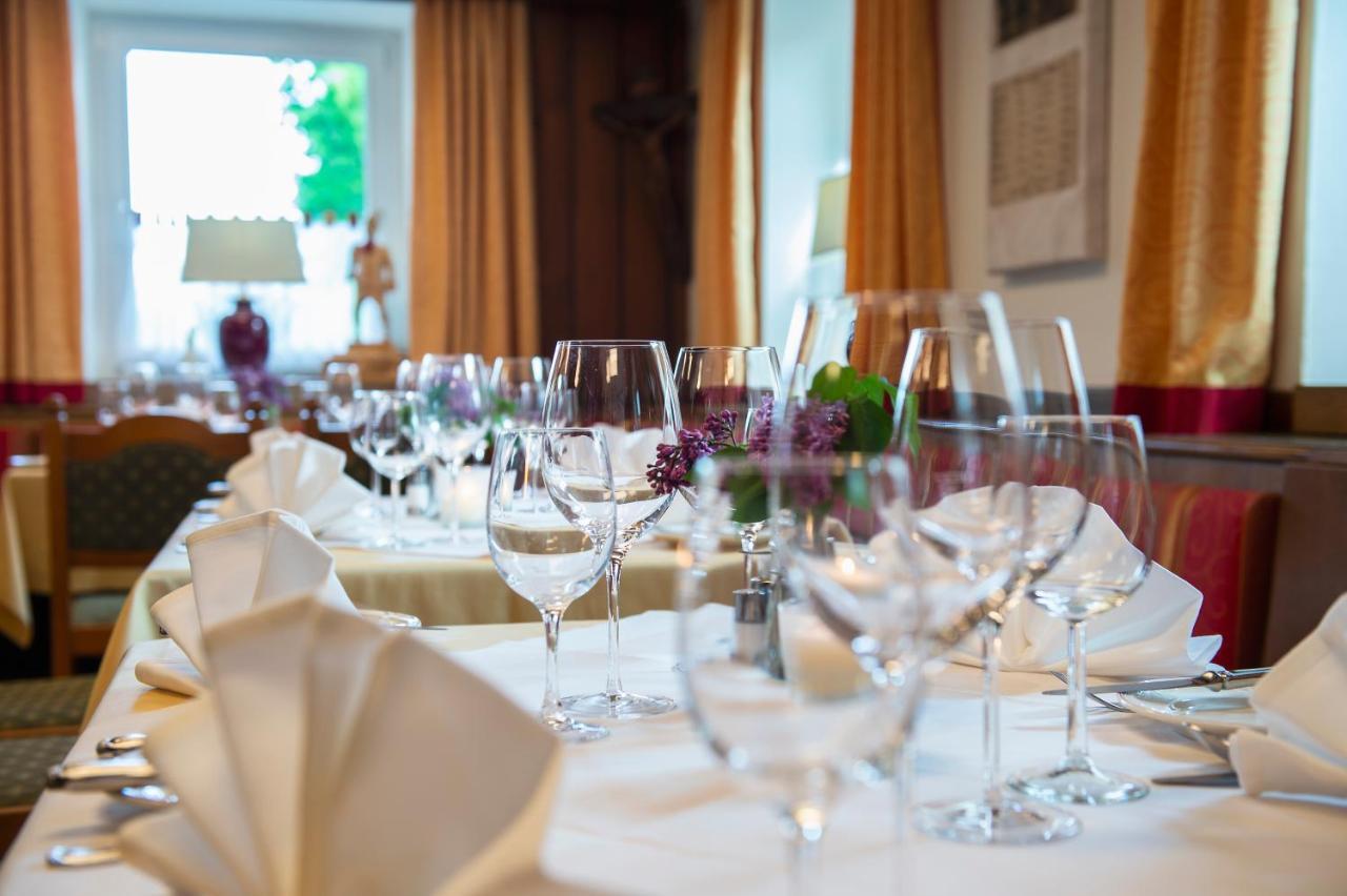 Hotel Landgasthof Altwirt Seeham Екстер'єр фото