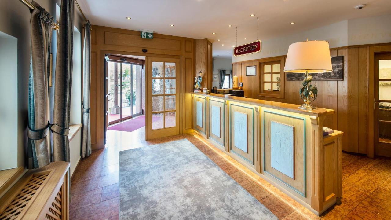 Hotel Landgasthof Altwirt Seeham Екстер'єр фото