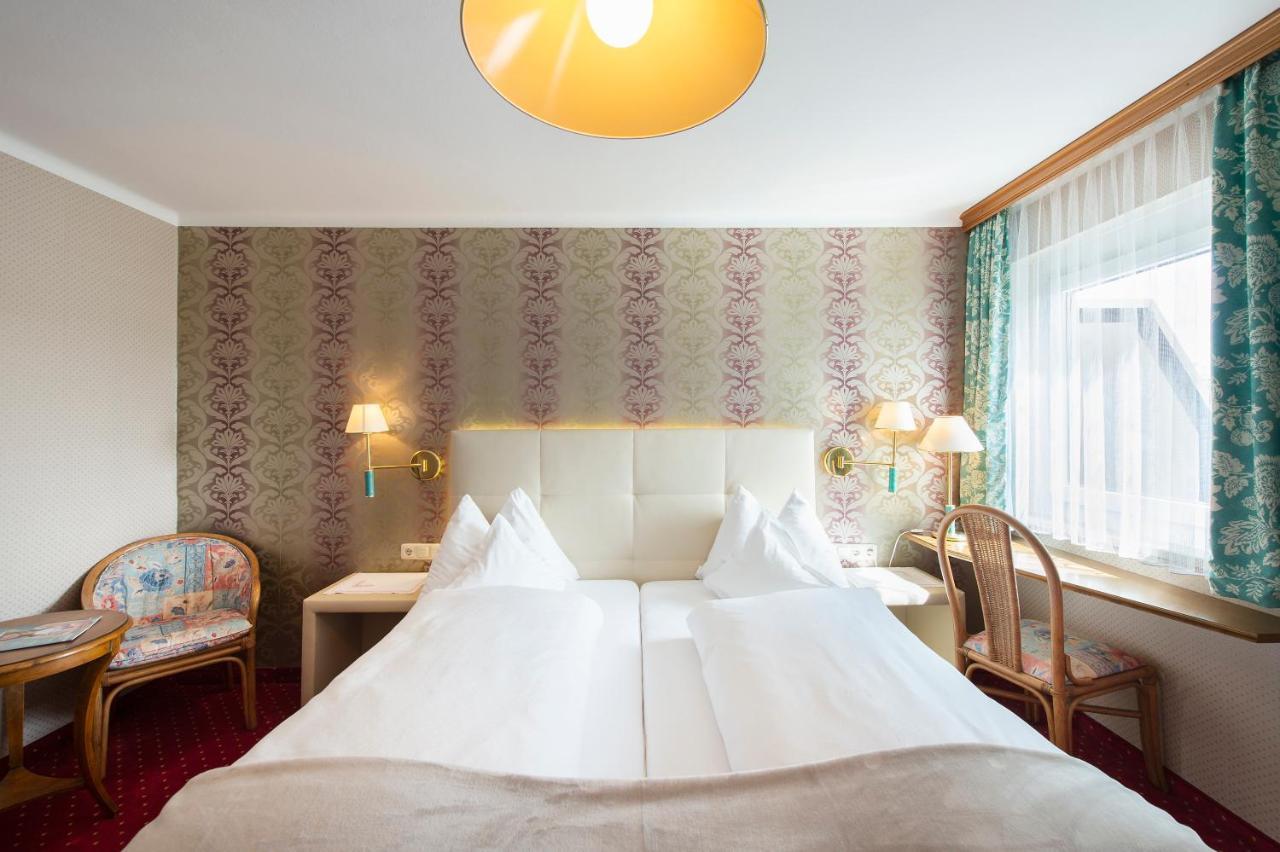 Hotel Landgasthof Altwirt Seeham Екстер'єр фото