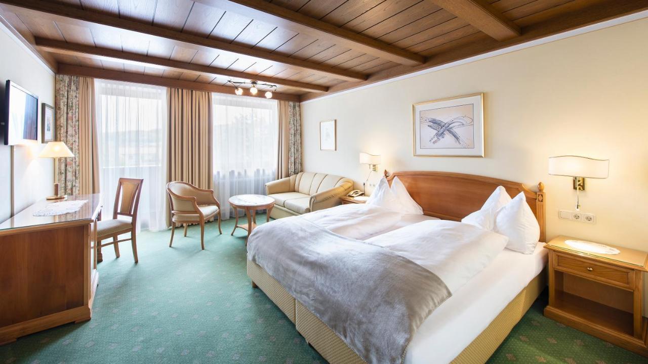 Hotel Landgasthof Altwirt Seeham Екстер'єр фото